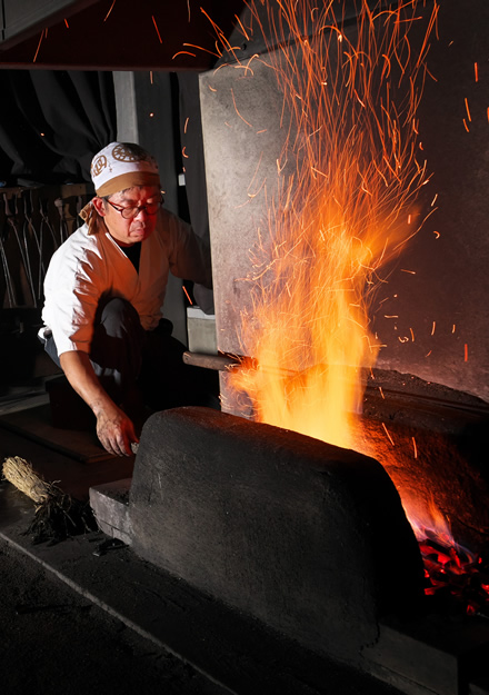 About Us 鍛刀師・明珍宗裕について