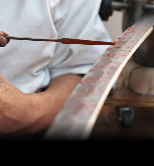 初めての方でも安心 刀匠が一つひとつ丁寧にご案内します