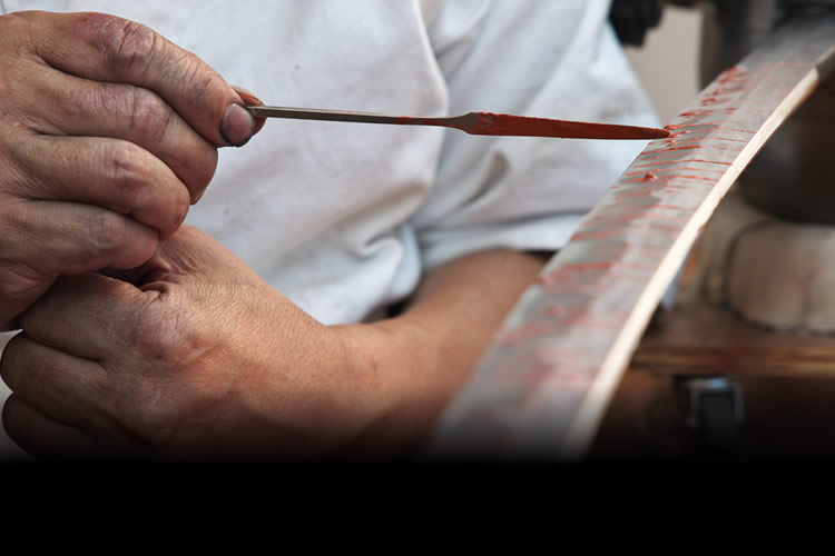 初めての方でも安心 刀匠が一つひとつ丁寧にご案内します